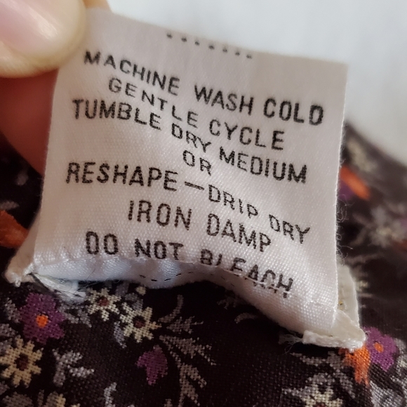 Vintage Pattern Structured Button Down Blouse - Picture 7 of 8